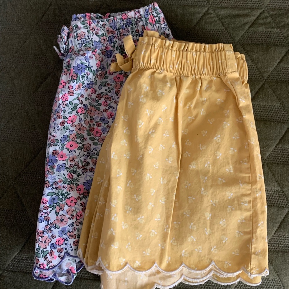 H&M scalloped trim girls shorts (2 pair)